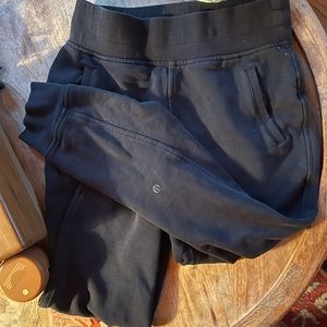 Lululemon black crop joggers